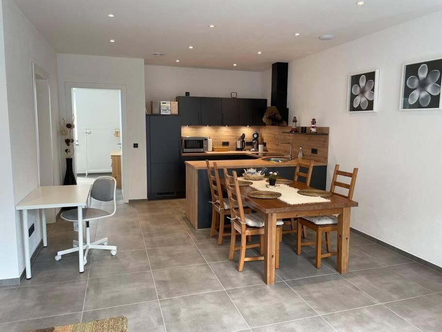 Gemuetliche, Topp Ausgestattete Ferienwohnung 班恩 外观 照片